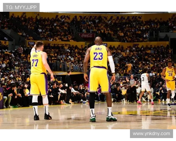 原创主场失利终结6连胜！湖人致命问题浮现：詹姆斯场均15分，真该让权东契奇吗？